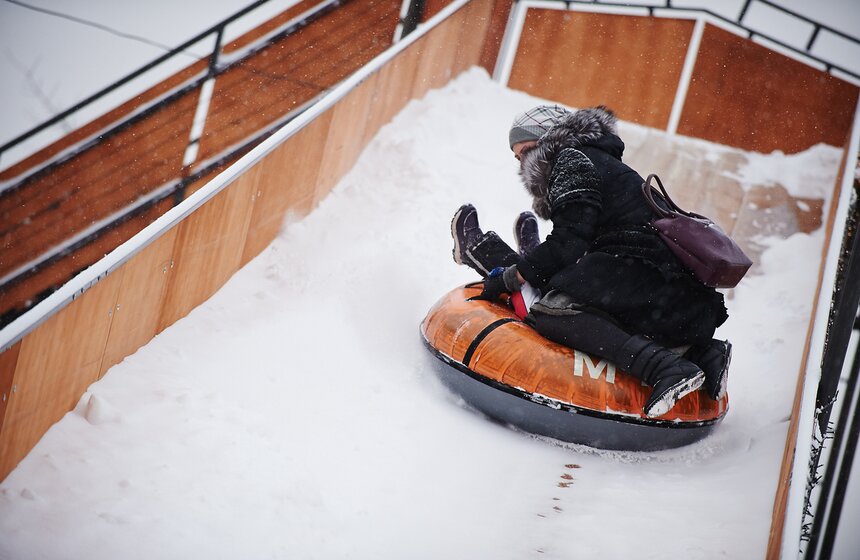 В парке искусств  МУЗЕОН появилась елка-лабиринт 1 фото