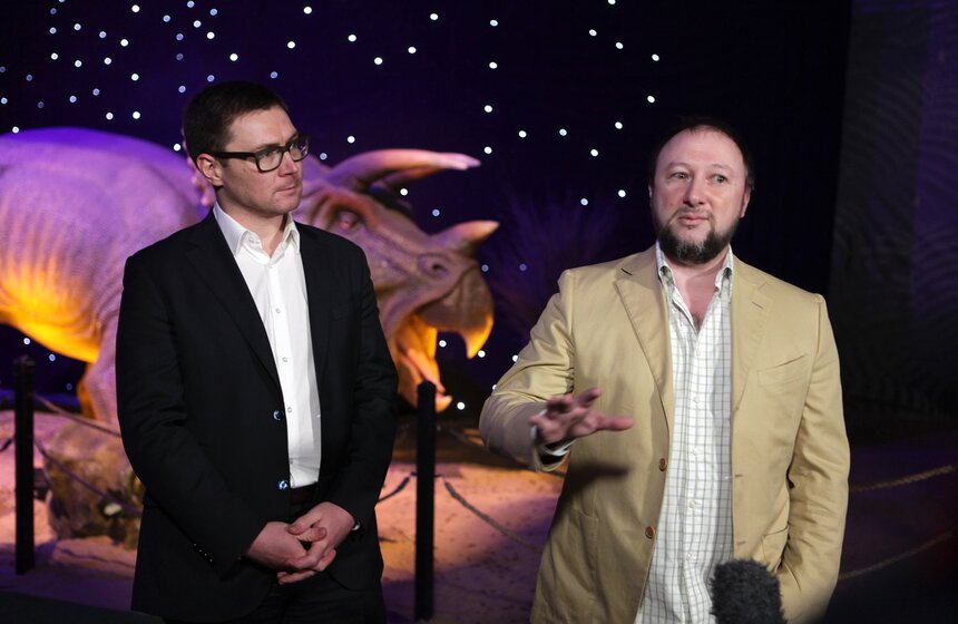 Сергей Собянин поприветствовал главного Деда Мороза на ВДНХ 16 фото