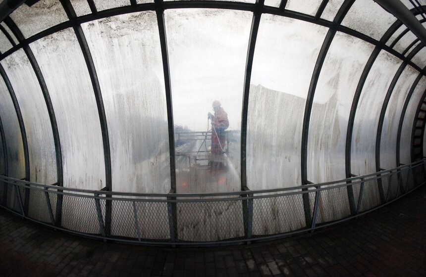 <a href="https://www.m24.ru/galleries/1608" target="_blank">Коммунальщики начали очищать тоннели и мосты от зимней грязи</a>