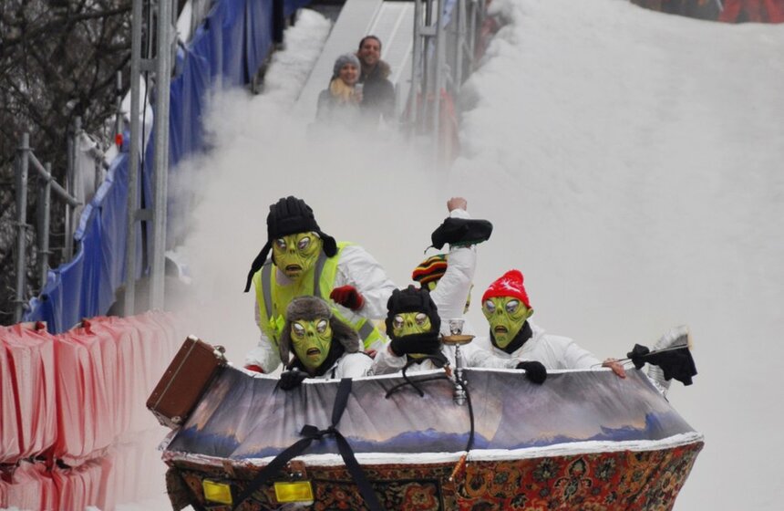 <a href="https://www.m24.ru/galleries/1628" target="_blank">В парке "Сокольники" прошел фестиваль необычных саней</a>