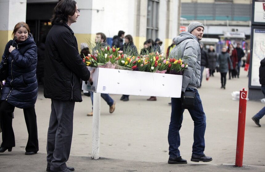 <a href="https://www.m24.ru/galleries/1676" target="_blank">Мужчины готовятся поздравить своих любимых с 8 марта</a>