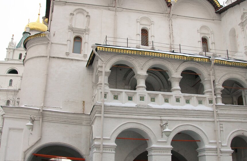 После кремлевской Елки детей встречают родители 8 фото