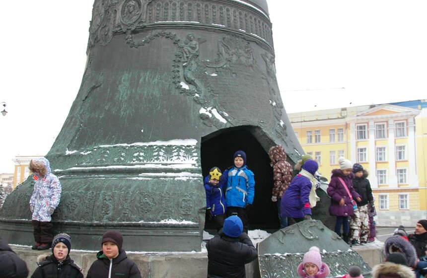 После кремлевской Елки детей встречают родители 32 фото