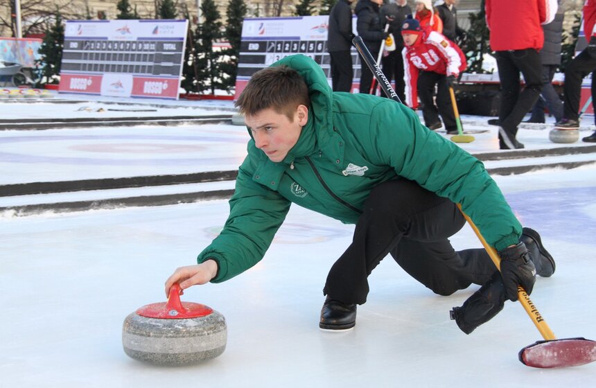 <a href="https://www.m24.ru/galleries/1506" target="_blank">На ГУМ-катке завершился этап мирового тура по керлингу</a>