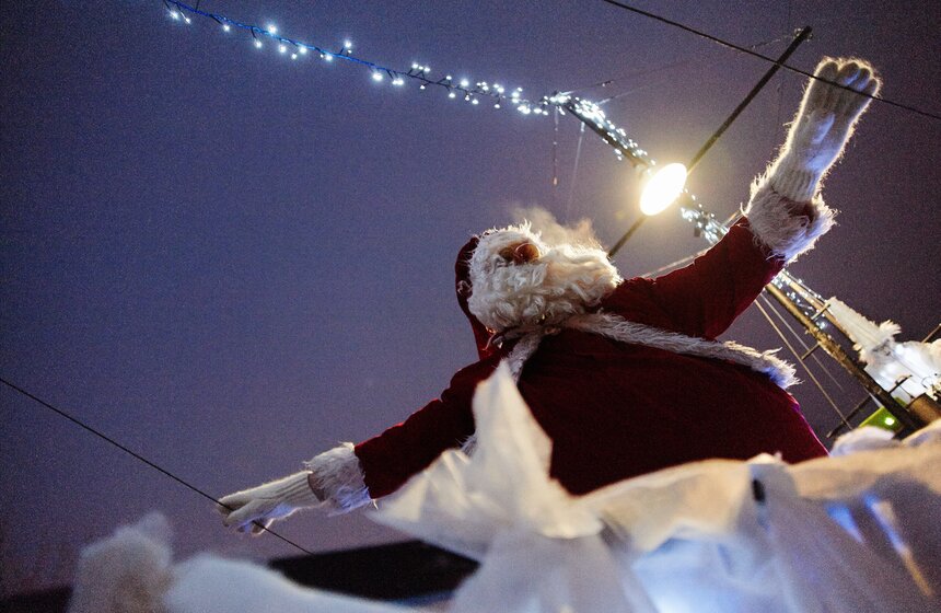 В парке "Садовники" выступили артисты театра "Огненные люди" 14 фото