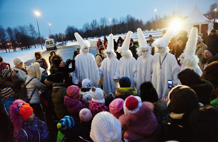 В парке "Садовники" выступили артисты театра "Огненные люди" 6 фото