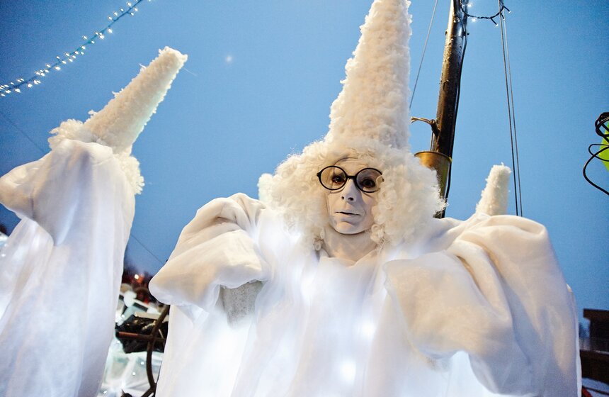 В парке "Садовники" выступили артисты театра "Огненные люди" 8 фото