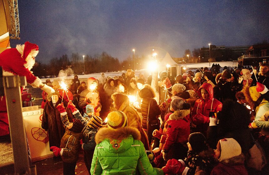 В парке "Садовники" выступили артисты театра "Огненные люди" 12 фото