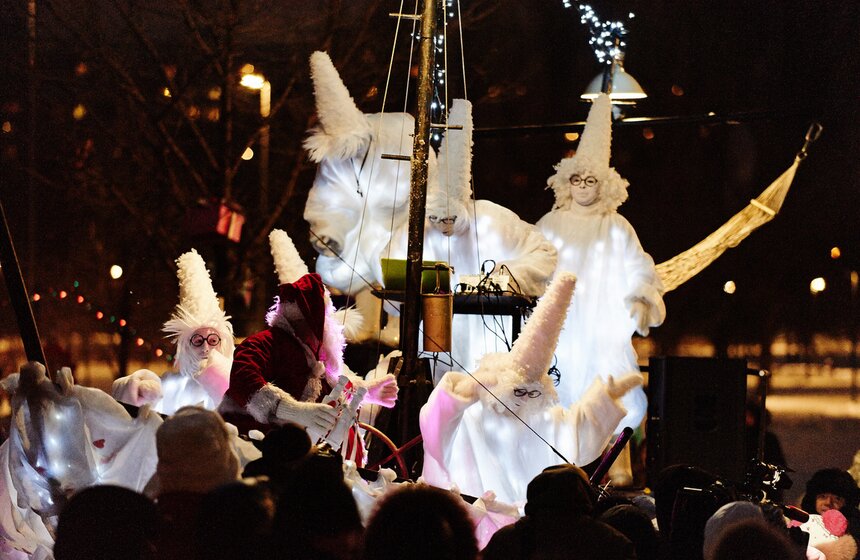 В парке "Садовники" выступили артисты театра "Огненные люди" 16 фото