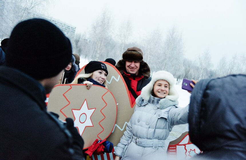 В парке "Садовники" выступили артисты театра "Огненные люди" 4 фото