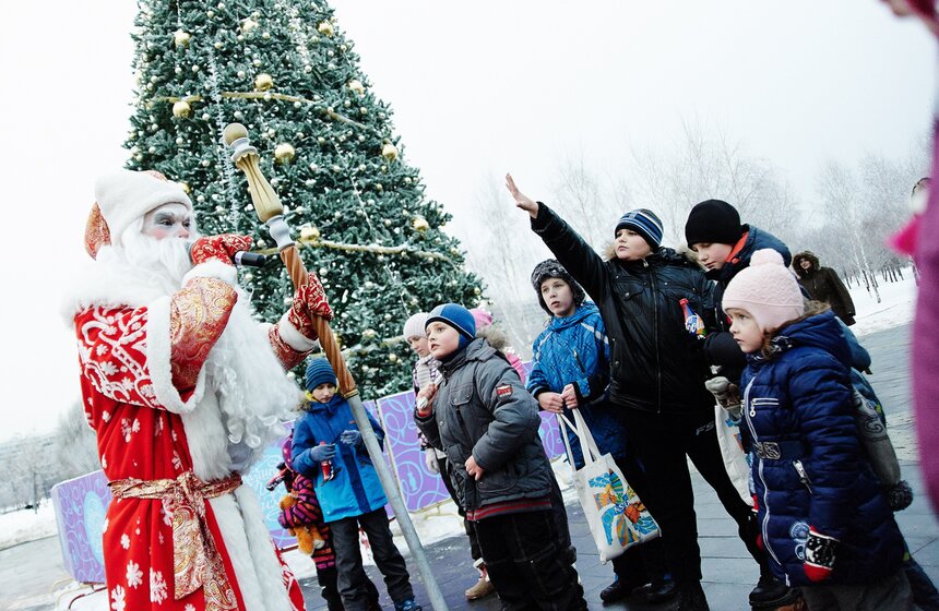 В парке "Садовники" выступили артисты театра "Огненные люди" 2 фото