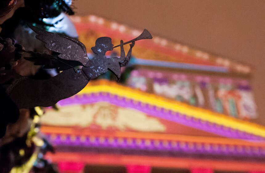 На фасаде Большого театра показали световой спектакль 3 фото