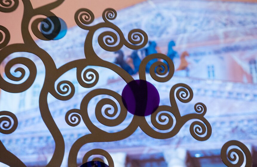 На фасаде Большого театра показали световой спектакль 7 фото