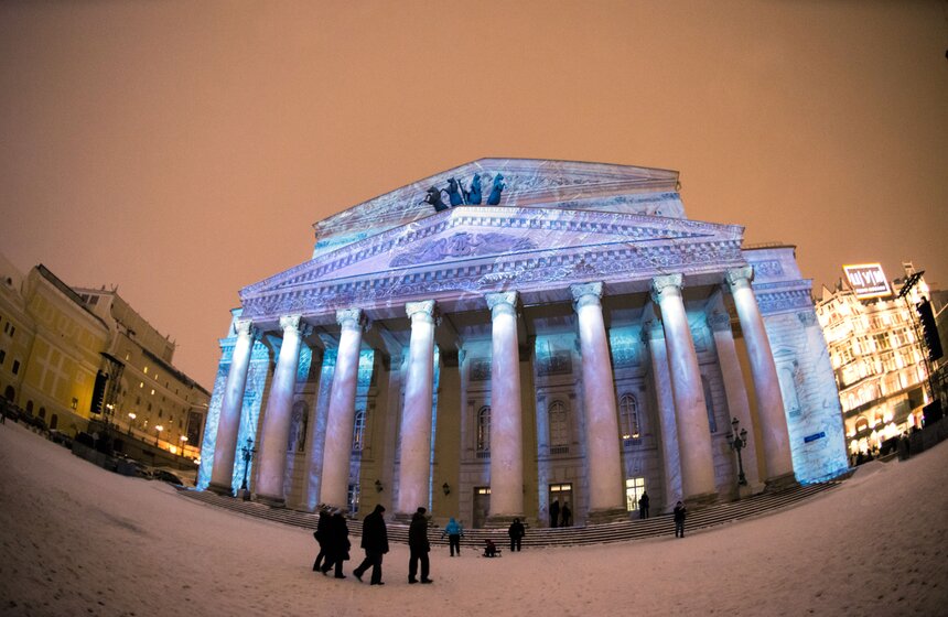 На фасаде Большого театра показали световой спектакль 5 фото