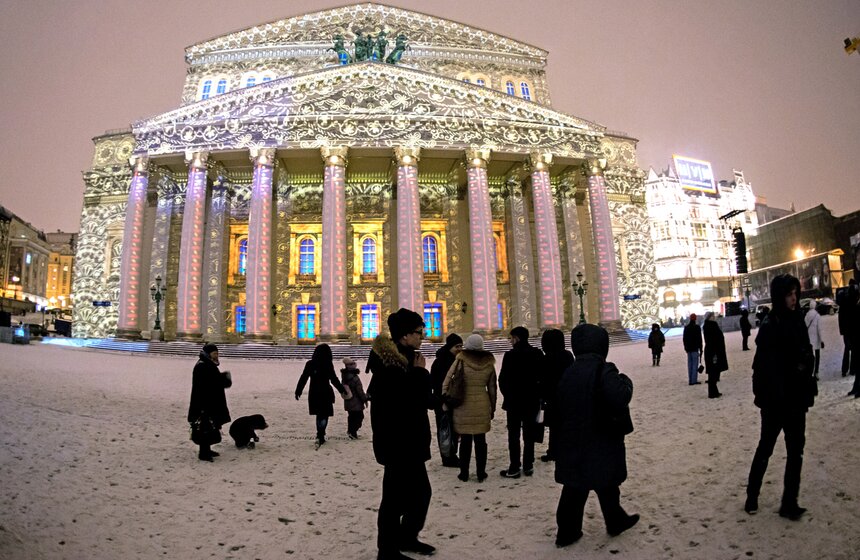 На фасаде Большого театра показали световой спектакль 8 фото