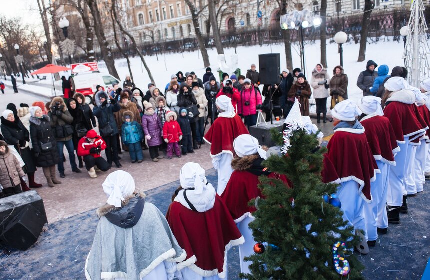 На Сретенском бульваре прошли рождественские гуляния 19 фото