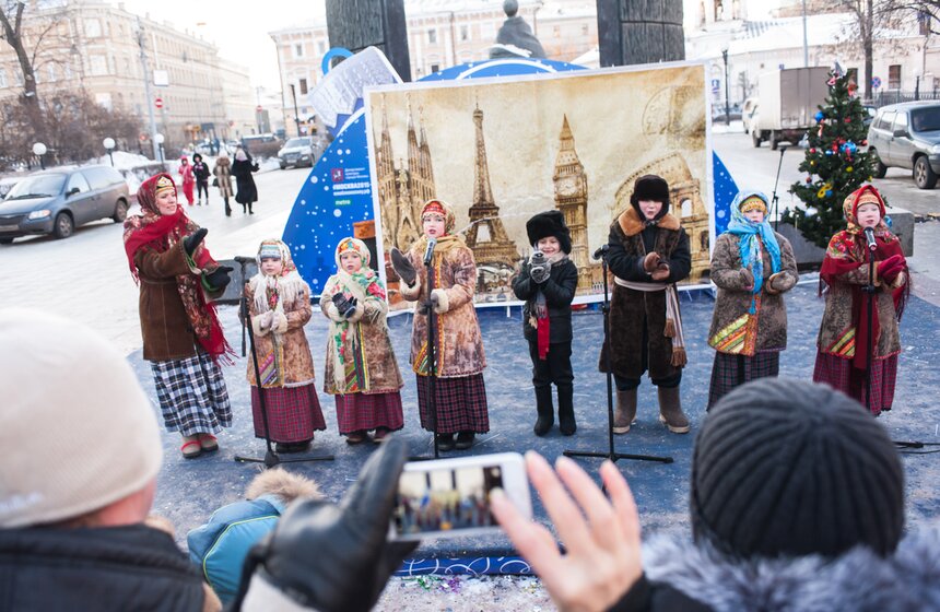 На Сретенском бульваре прошли рождественские гуляния 13 фото