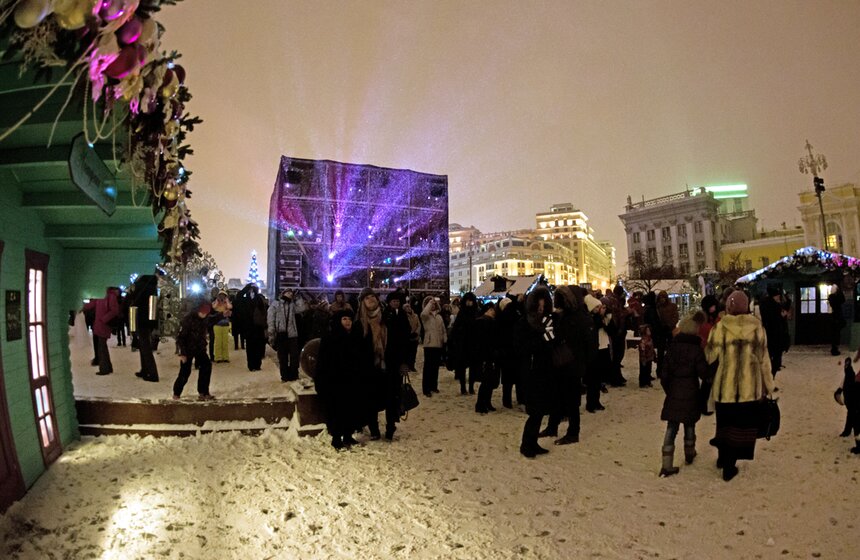 На фасаде Большого театра показали световой спектакль 20 фото