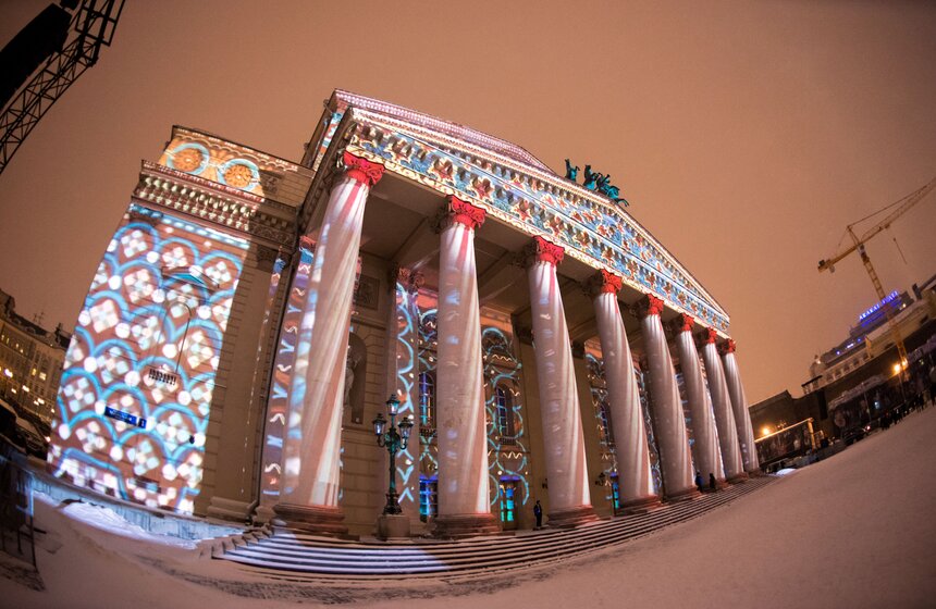 На фасаде Большого театра показали световой спектакль 19 фото