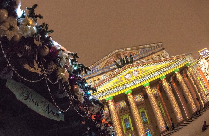 На фасаде Большого театра показали световой спектакль 17 фото