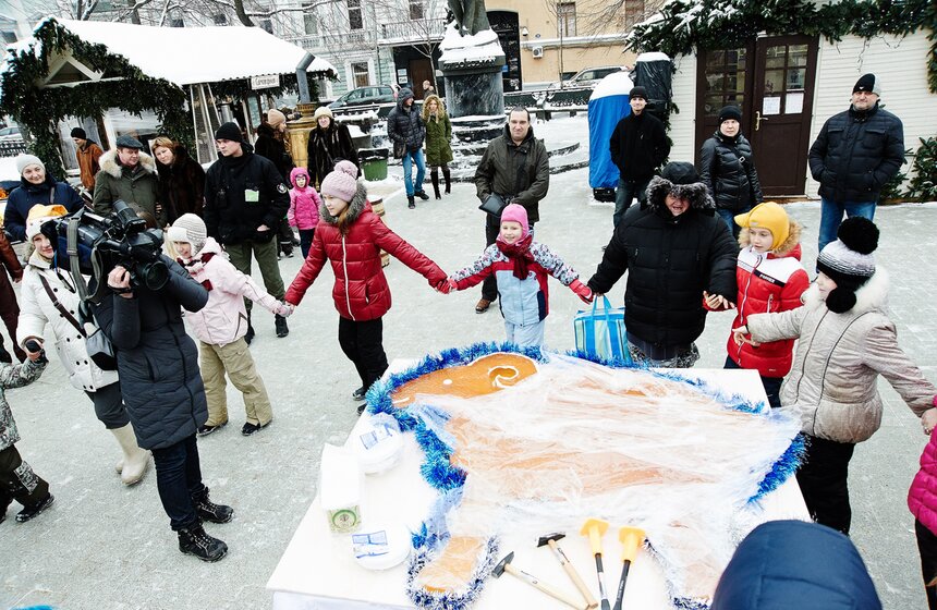 Гигантский леденец появился на Тверском бульваре 3 фото