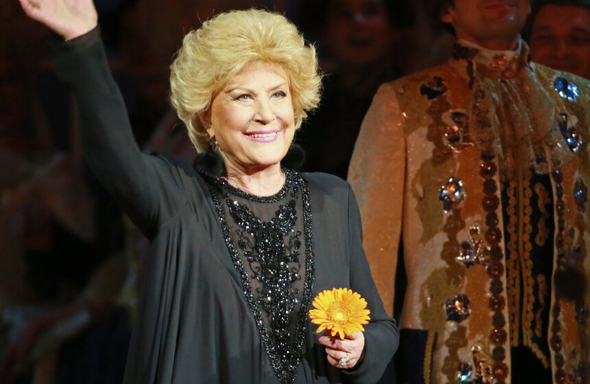 Певица Елена Образцова на гала-концерте "Оперный бал" в Большом театре, посвященном ее 75-летию. Фото: ТАСС/Павел Смертин