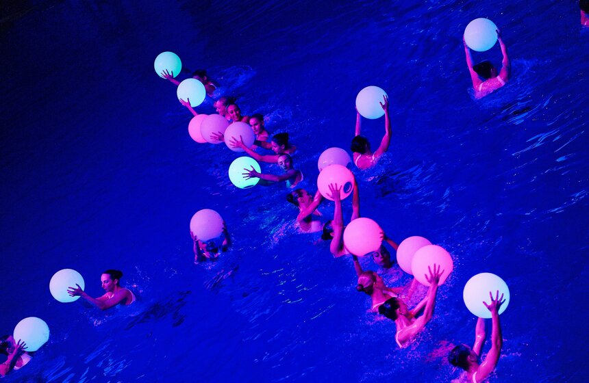 Шоу олимпийских чемпионов-синхронистов прошло в "Олимпийском" 4 фото