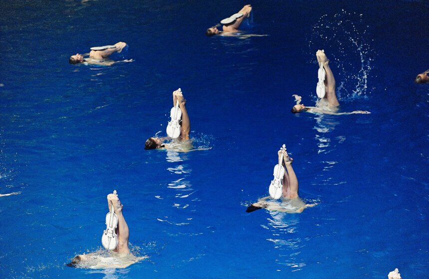 Шоу олимпийских чемпионов-синхронистов прошло в "Олимпийском" 20 фото