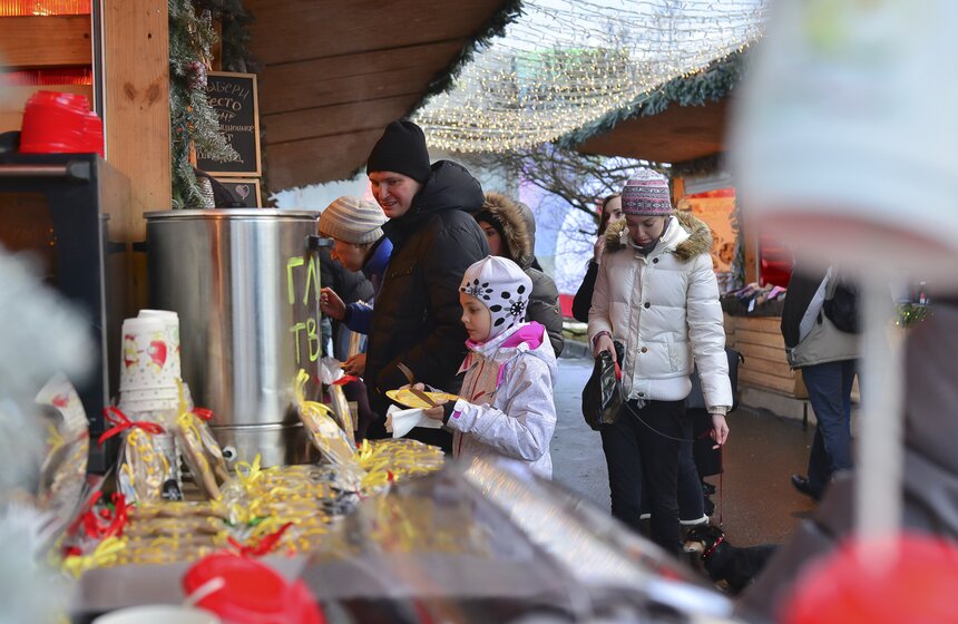 Рождественская ярмарка открылась в парке Горького 18 фото
