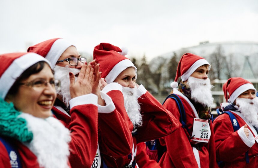 В столице впервые прошел забег Дедов Морозов 1 фото