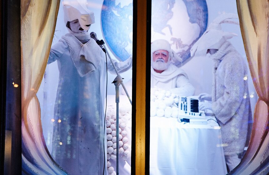 Стартовал новогодний проект "Театральные окна Метрополя" 5 фото