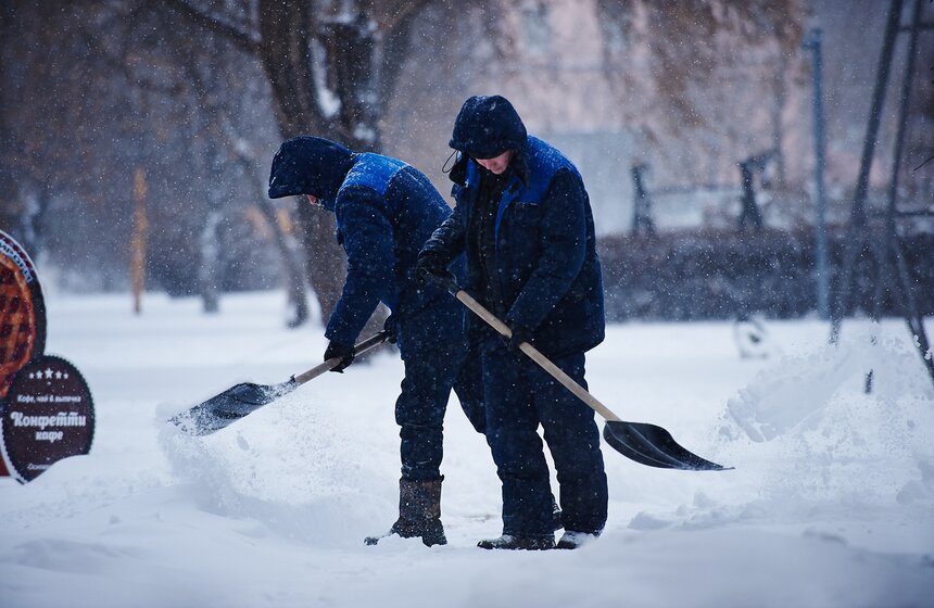 Москва под снегом: как город справляется с непогодой 22 фото