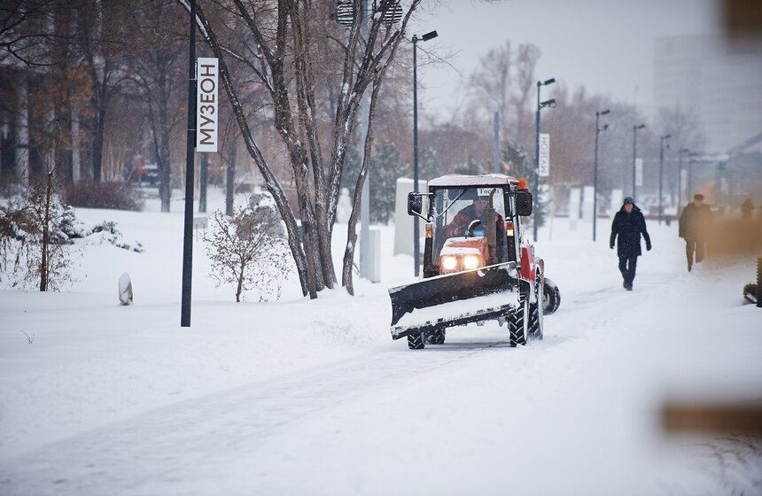 Москва под снегом: как город справляется с непогодой 15 фото