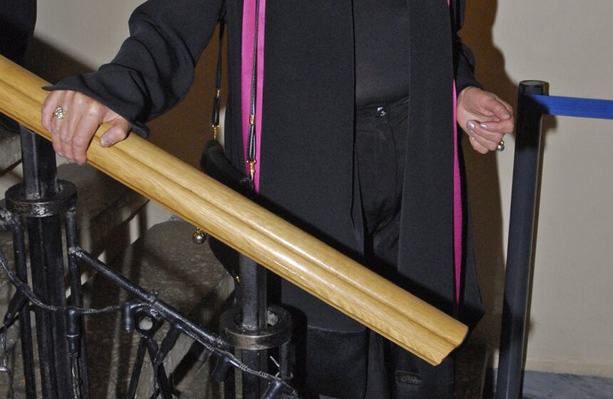 Москва. Актриса Наталья Фатеева перед началом премьерного показа фильма "Королев" режиссера Юрия Кары, в фойе кинотеатра "Художественный". Фото: ТАСС/Антон Тушин