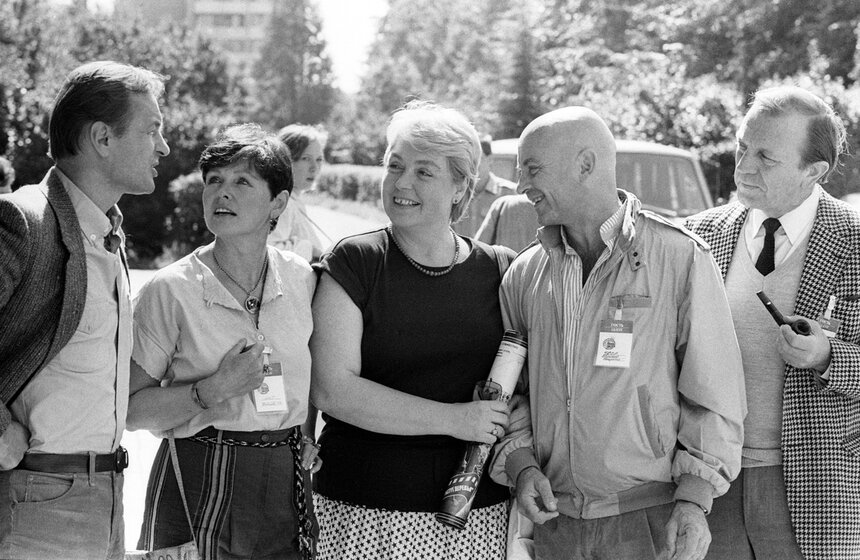 Москва. Михаил Ножкин, Наталья Фатеева, Лидия Федосеева-Шукшина, Боривой Навратил (ЧССР) и Анатолий Ромашин (слева направо) во время XIV Московского международного кинофестиваля. Фото: ТАСС/Николай Малышев