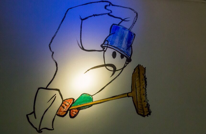 В галерее на Солянке начала работу новогодняя выставка Карлсона 14 фото