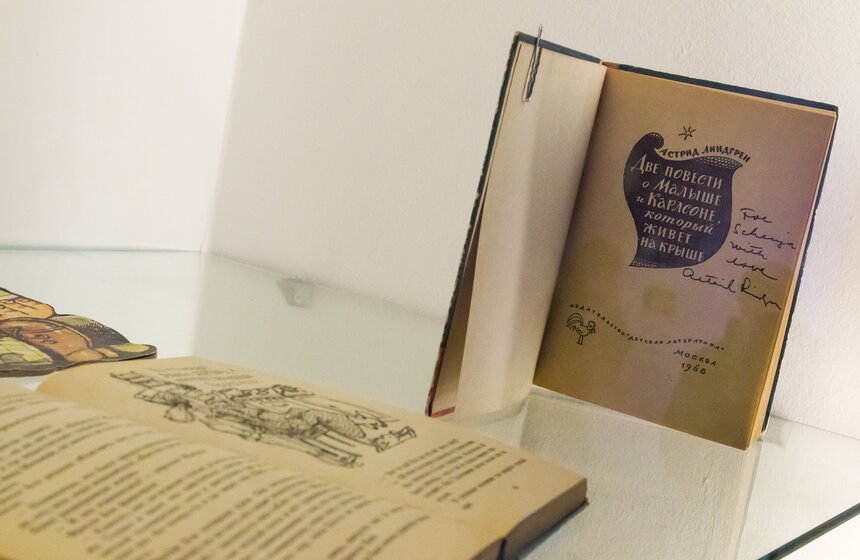 В галерее на Солянке начала работу новогодняя выставка Карлсона 8 фото