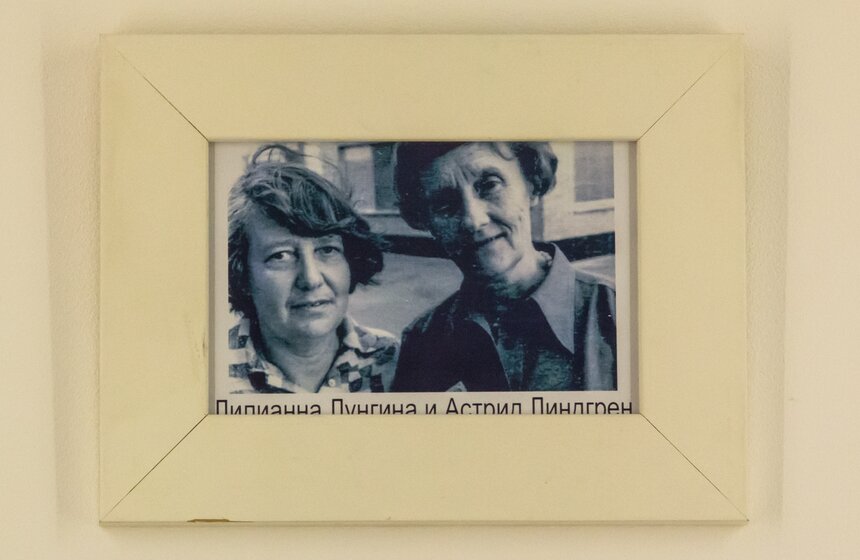 В галерее на Солянке начала работу новогодняя выставка Карлсона 9 фото