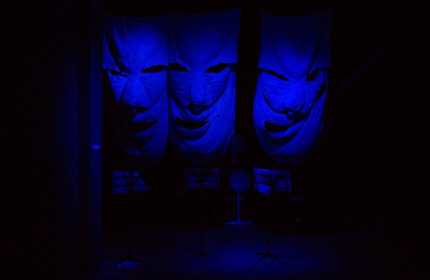 В галерее на Солянке начала работу новогодняя выставка Карлсона 17 фото