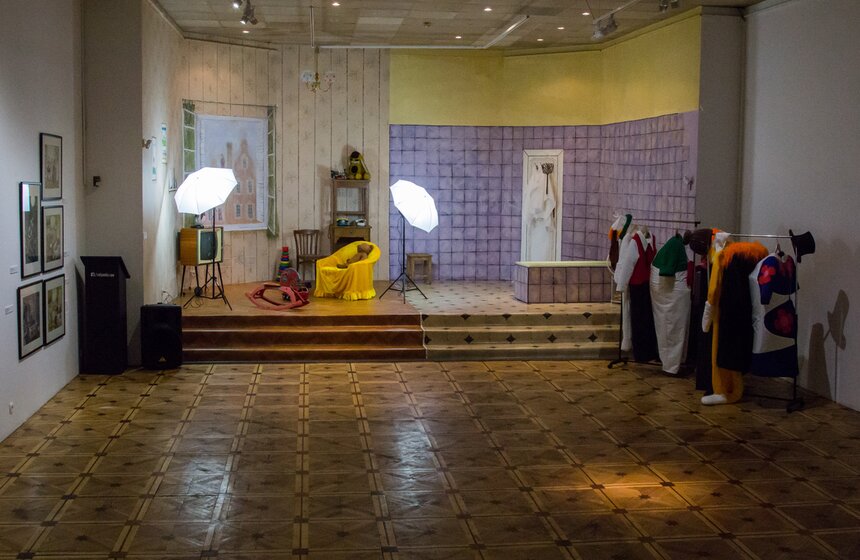 В галерее на Солянке начала работу новогодняя выставка Карлсона 20 фото