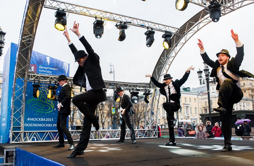 Евгений Папунаишвили провел танцевальный флешмоб 6 фото