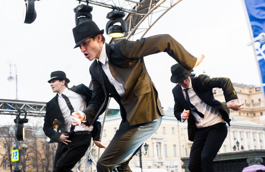 Евгений Папунаишвили провел танцевальный флешмоб 8 фото