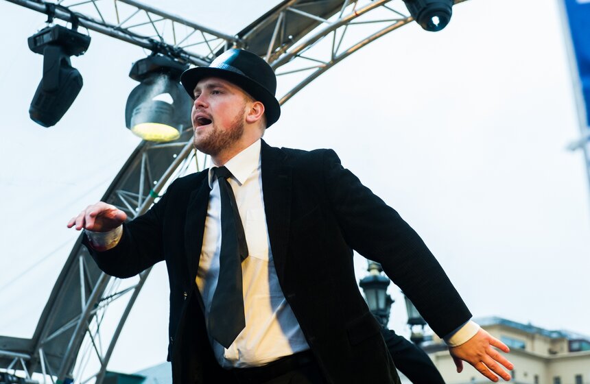 Евгений Папунаишвили провел танцевальный флешмоб 7 фото