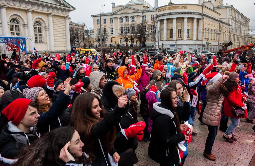 Евгений Папунаишвили провел танцевальный флешмоб 10 фото