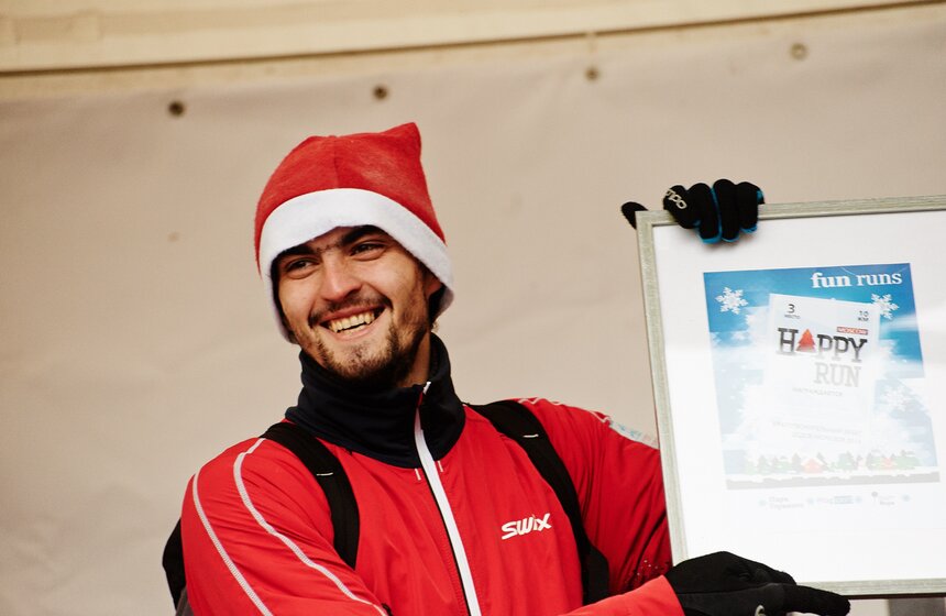 В столице впервые прошел забег Дедов Морозов 23 фото