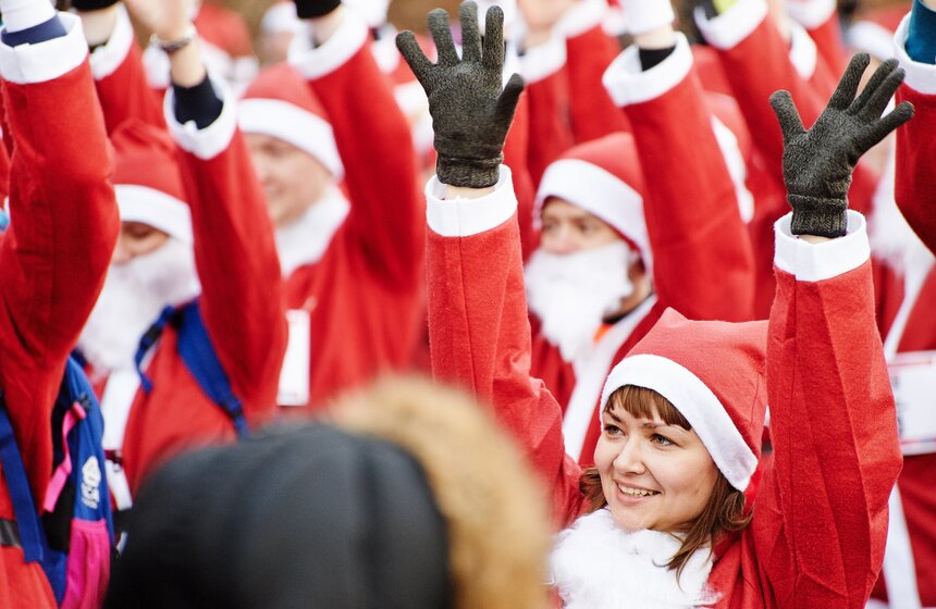 В столице впервые прошел забег Дедов Морозов 7 фото