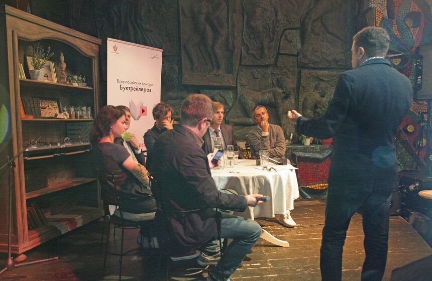 В арт-кафе "Март" прошел круглый стол "Книга vs Видео" 13 фото