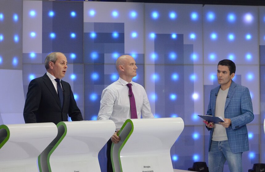 Кандидаты в депутаты Мосгордумы от 8 округа Олег Беляев ("Справедливая Россия") и Игорь Николаев ("Яблоко")