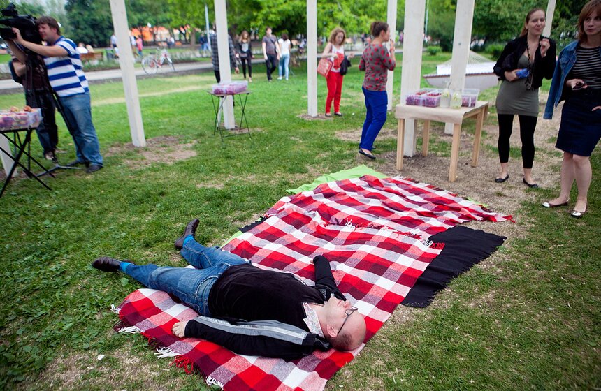 В парке им.Горького открыли специальную беседку 2 фото