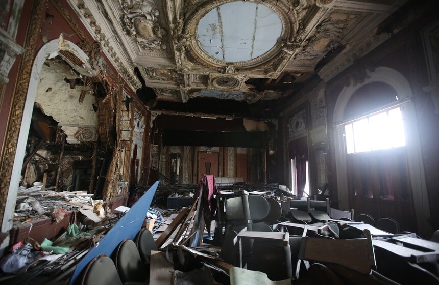 Экскурсия в погоревшем театре "Школа современной пьесы" 11 фото